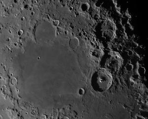 Moon_20080609_crop.jpg