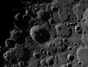 Moon_20100803_crop.jpg