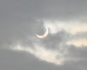 Solar_Eclipse_2011_01_04_09_02_UTC.jpg